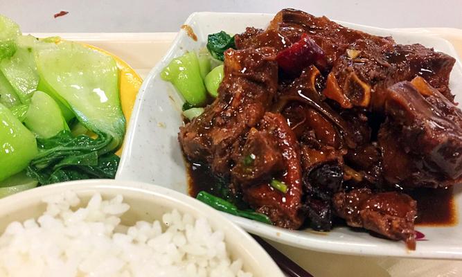 华为公司的伙食如何（一探华为员工的餐饮待遇）